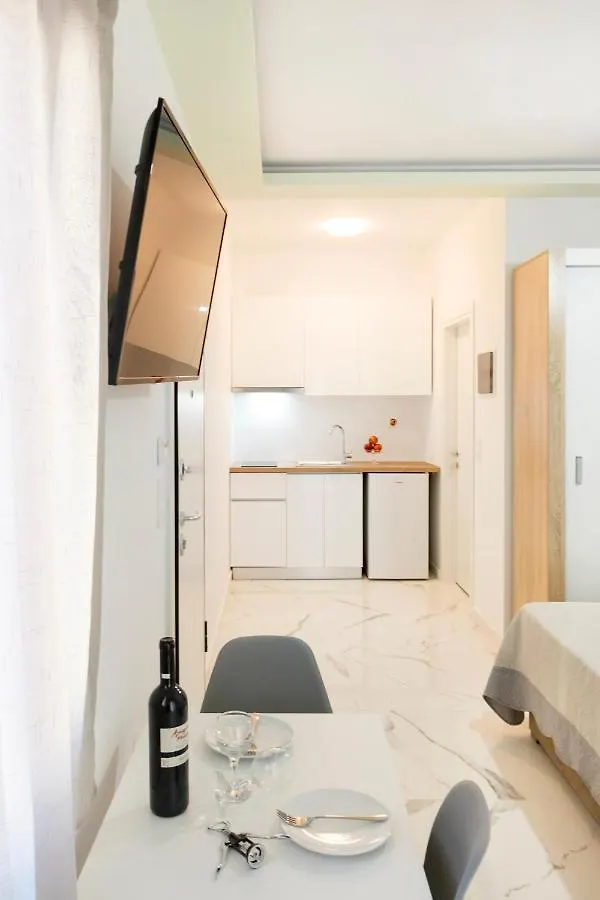 Nikogroup Plaza Apartment Polychrono